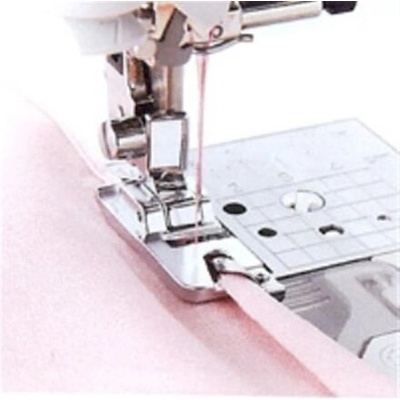 F 002 Obrubovací patka - úzká (7 mm) - Brother