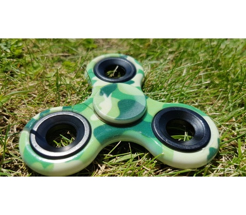Fidget spinner maskáčový