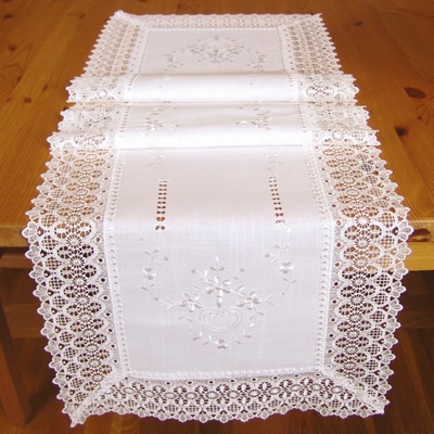 Raebel Vyšívaný biely behúň s krajkou 704 biela Bavlna/Viskóza 40x140 cm