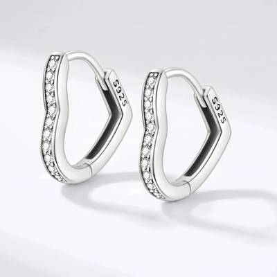 Elanis Jewel Stříbrné náušnice Třpytivé srdce s čirými zirkony EJ00779