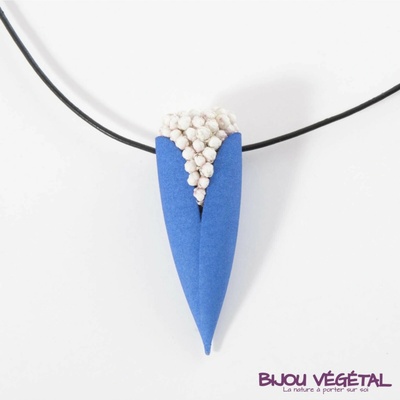 Živé šperky - Náhrdelník Tulipán modrý s trvalými bílými květy