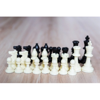 Šachové figúrky Staunton stredné