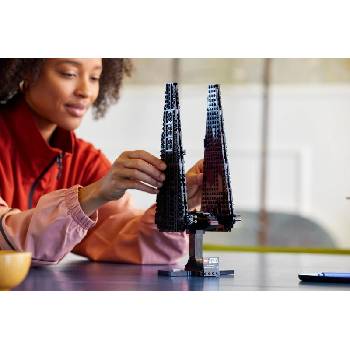 Image 1 of LEGO® Star Wars™ - Kylo Ren's Command Shuttle (75406)