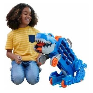 Mattel Lets Race Netflix -2: 1 transporter for T-Rex with including car racing track, with lighting and sounds, including 2 toy cars, space for 20 cars, Hot Wheels Dino, toys from 4 years, HNG50