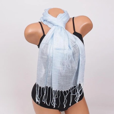 Дамски шал в светлосиньо с ресни