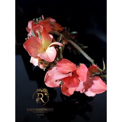 Radi handmade Стилна диадема с хортензии цвят корал (600)