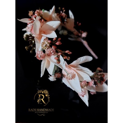Radi handmade Дизайнерска диадема с бледо розова магнолия (612)