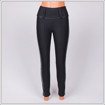 Ефектен клин в черен цвят с широк ластик на талията и кожена лента отстрани