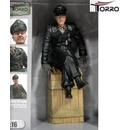 Kapitán Michael Wittmann sedící figurka 1:16