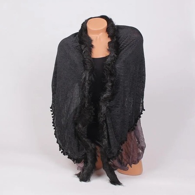 Луксозен дамски шал в черно с пухче