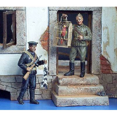 Plus Model Russian Sailors Black Sea Fleet WWII 2 figures 1:35