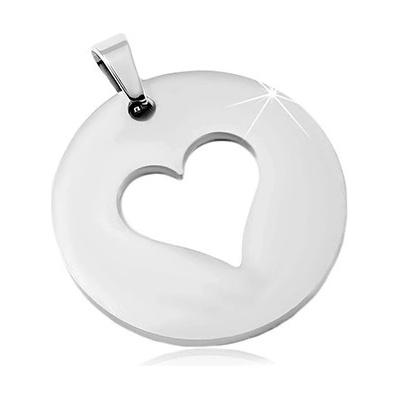 Šperky eshop Ocelový přívěsek ve stříbrném odstínu matný kruh s výřezem ve tvaru srdce S 81.23