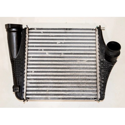 chladič intercooler levý VW Touareg III 760 4,0 TDi 310 KW 4M0145803AR
