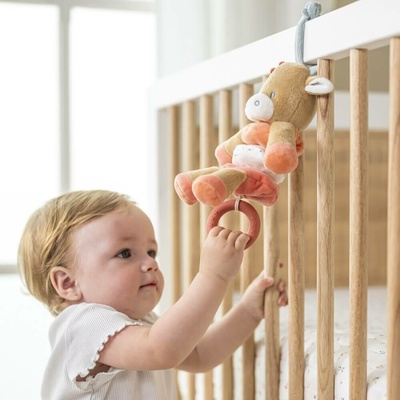 Nattou hračka plyšová vibrující kráva Mila 25 cm Mila Zoe & Lana oranžová