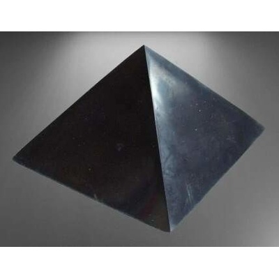 Šungitová pyramida 8 cm leštěná