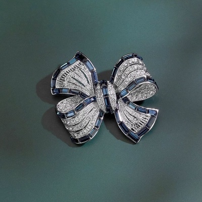 Éternelle Luxusní brož se zirkony ve tvaru mašle B8116-X4452-1-280 Modrá