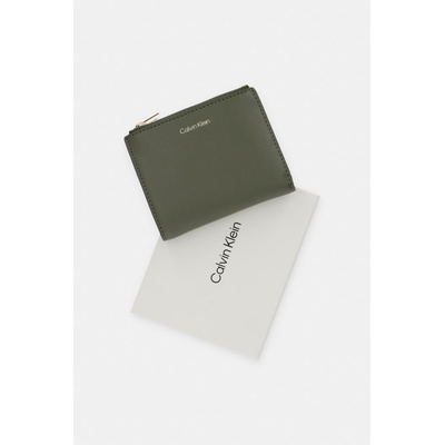 Calvin Klein Портфейл дамски от имитация на кожа (LV04F1135G)