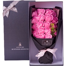 Medvídárek ružový puget z mydlových ruží v darčekovom boxe