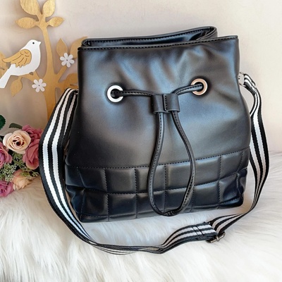 Дамска Черна Чанта - Модел 2106