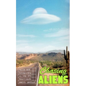 Chasing Aliens | Daniel Lavelle (ISBN: 9780241744024)