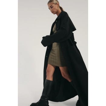 MUUV Памучна рокля MUUV. FENDU в зелено среднодълга с кройка по тялото (sukienka.krotka.FENDU)