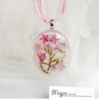 Meganflo Голям медальон овал - Момини устни