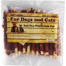 For Dogs and Cats Pochoutka Kachní maso na bůvolí tyčce 250 g