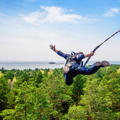 Bungee jumping zo žeriava
