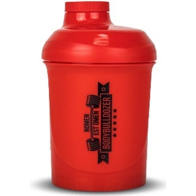 BodyBulldozer Šejker NOMEN EST OMEN červený 300 ml - BodyBulldozer