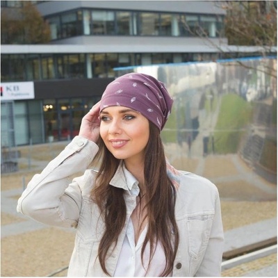 Dámská úpletová čepice s potiskem fialová