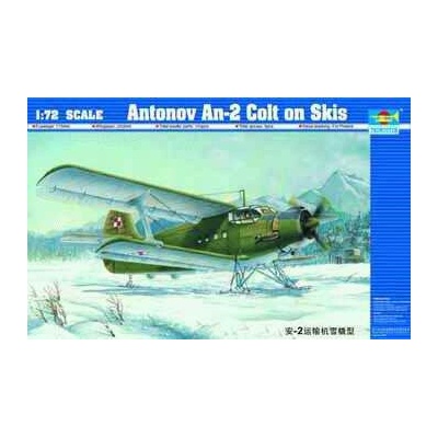 Trumpeter Antonov An-2M Colt with skis 1:72