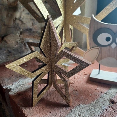 Decoled zlatá hviezda 3D 15 cm