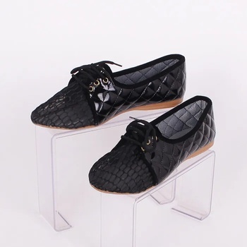 Ежедневни обувки в черен цвят от лак и мрежа с връзки