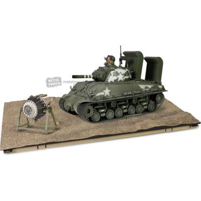 Forces of Valor M4 105 Sherman HVSS with deep wading gear US Army 711th Tank Battalion Okinawa 1945 1:32