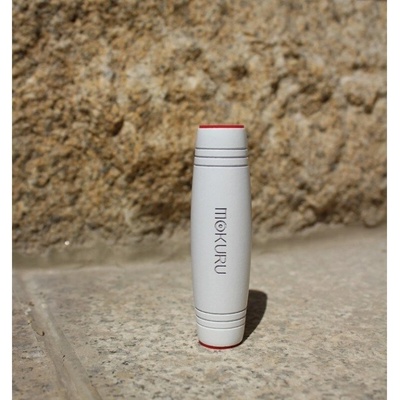 Mokuru japonská antistresová hračka bílá