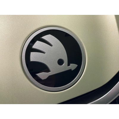 Škoda Superb IV-Přední znak ŠKODA original stříbrný 3P0853621A WOQ