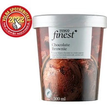 Tesco Finest Smetanový mražený krém čokoládový s kousky brownies a polevou z mléčné čokolády 500 ml