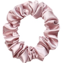 MURU Úzka Saténová Scrunchie gumička - Púdrová Lesklá