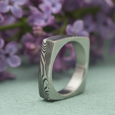Round square dřevo Kovaný prsten damasteel SK13