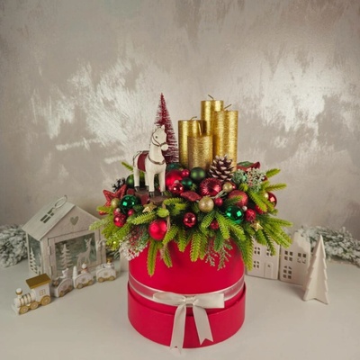 mespi Adventní věnec v boxu s houpacím koníkem 37 cm - červený