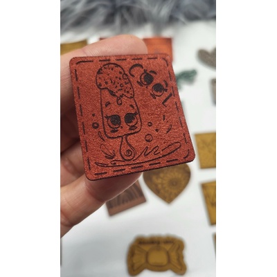 Koženkový štítok COOL nanuk Materiál/farba: LASER Biela mramor/čierna