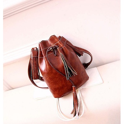 Кафява дамска раница тип торба