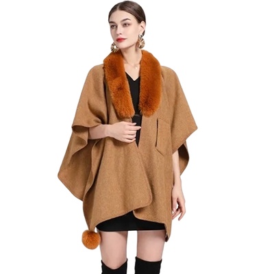 Дамска пелерина в цвят кафява охра с пухкава яка