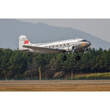 Trumpeter DC-3 CNAC 1:48