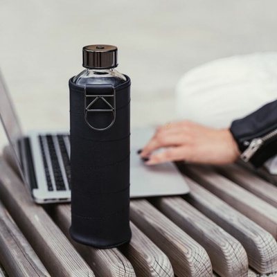 Equa Sklenená fľaša Mismatch Silver. Borosilikátové sklo + plsť 750 ml