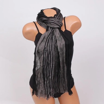 Стилен шал в черно и сиво