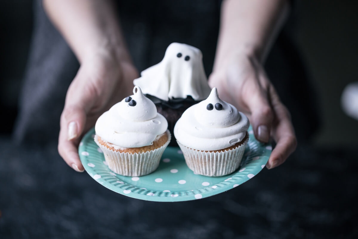 Szellemes cupcake vanília krémmel
