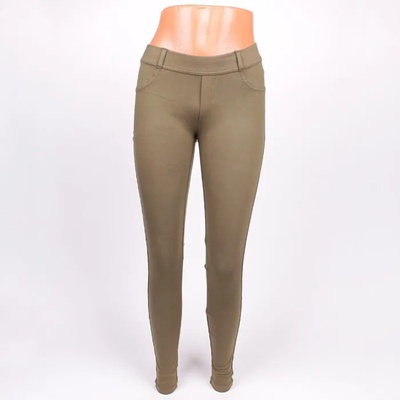 Памучен клин-панталон в маслено зелен цвят