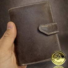 Pánská tmavě hnědá kožená peněženka GURU s monogramem pravá kůže elegantní styl