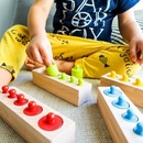 Drevené hračky Small Foot vkládací závažíčka barevná